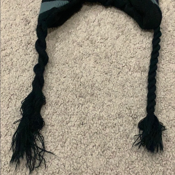 Set of Toddler Winter Hats and mittens - Picture 10 of 10